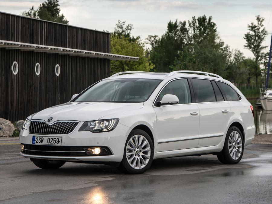  Skoda Superb Combi 2013 года  (фото 4 из 21)